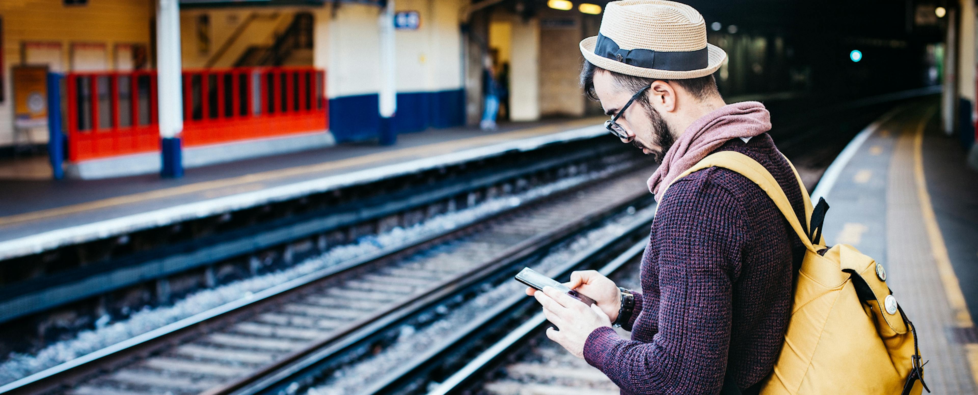 featured image - What Is mLearning and How It Can Boost L&D: Ultimate Guide in Q&A