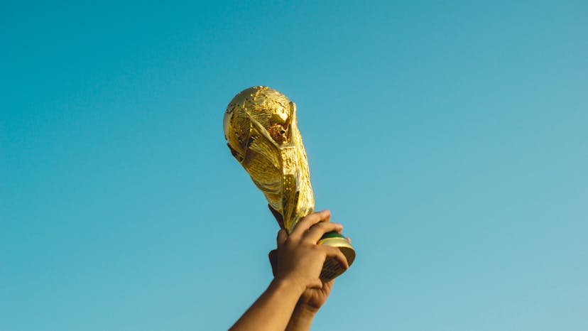 /i-built-a-world-cup-2018-slack-bot-in-24h-8518907a0ab0 feature image