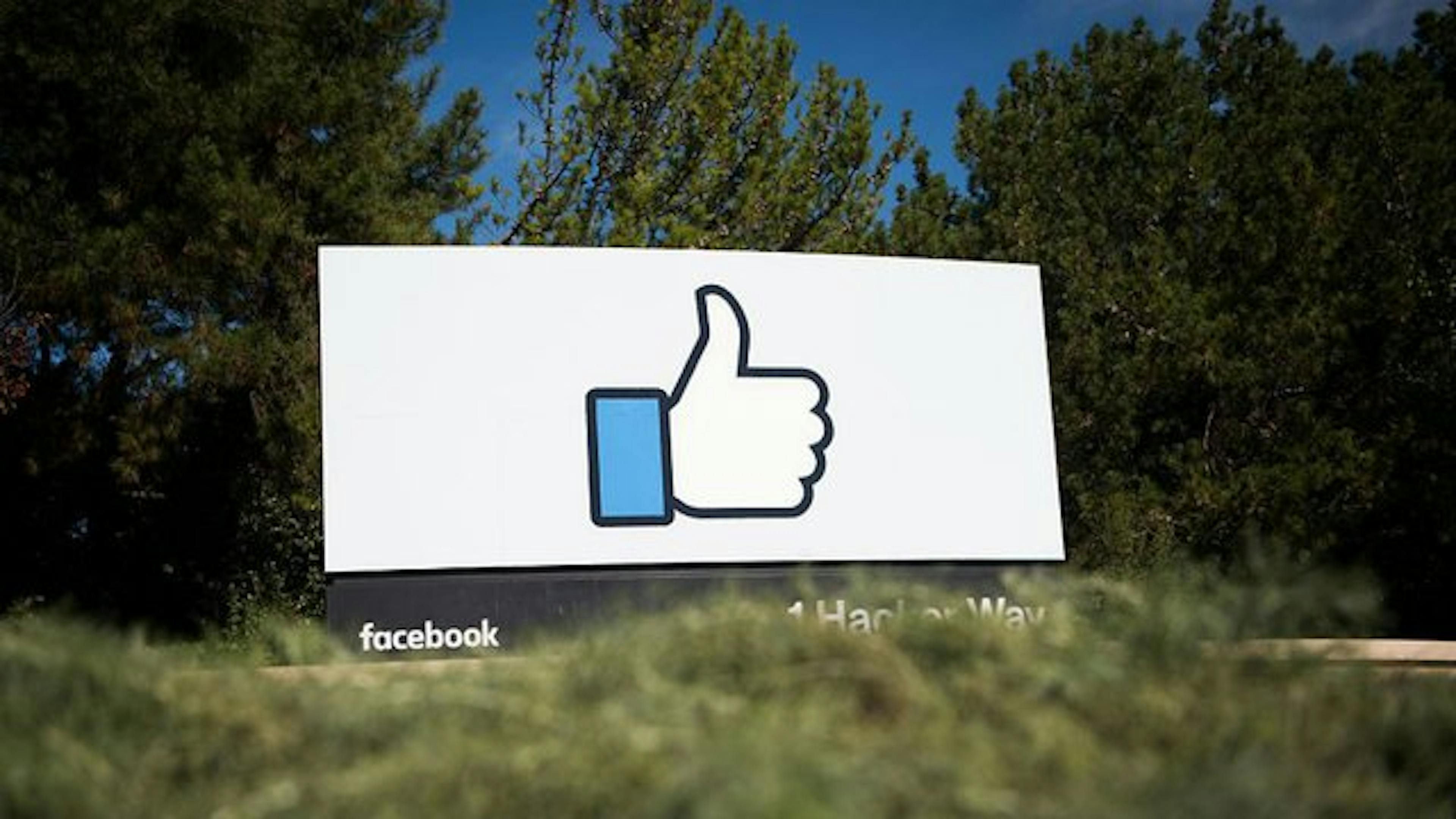 The Phenomenon of Social Like