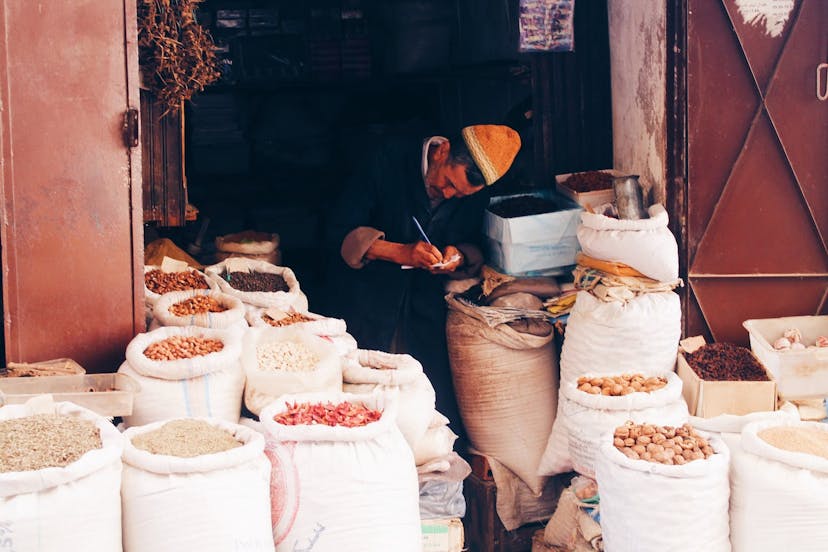 /how-to-choose-the-right-react-native-navigation-library-48679d63c9e9 feature image
