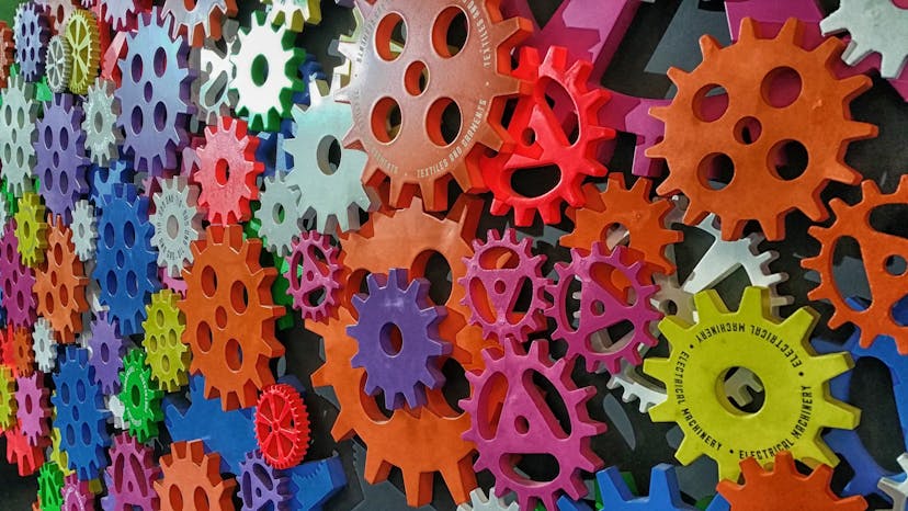 /functional-programming-paradigms-in-modern-javascript-pure-functions-797d9abbee1 feature image
