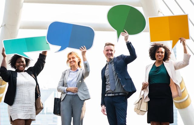 /a-comparative-guide-to-live-chat-platforms-b81cf423754f feature image