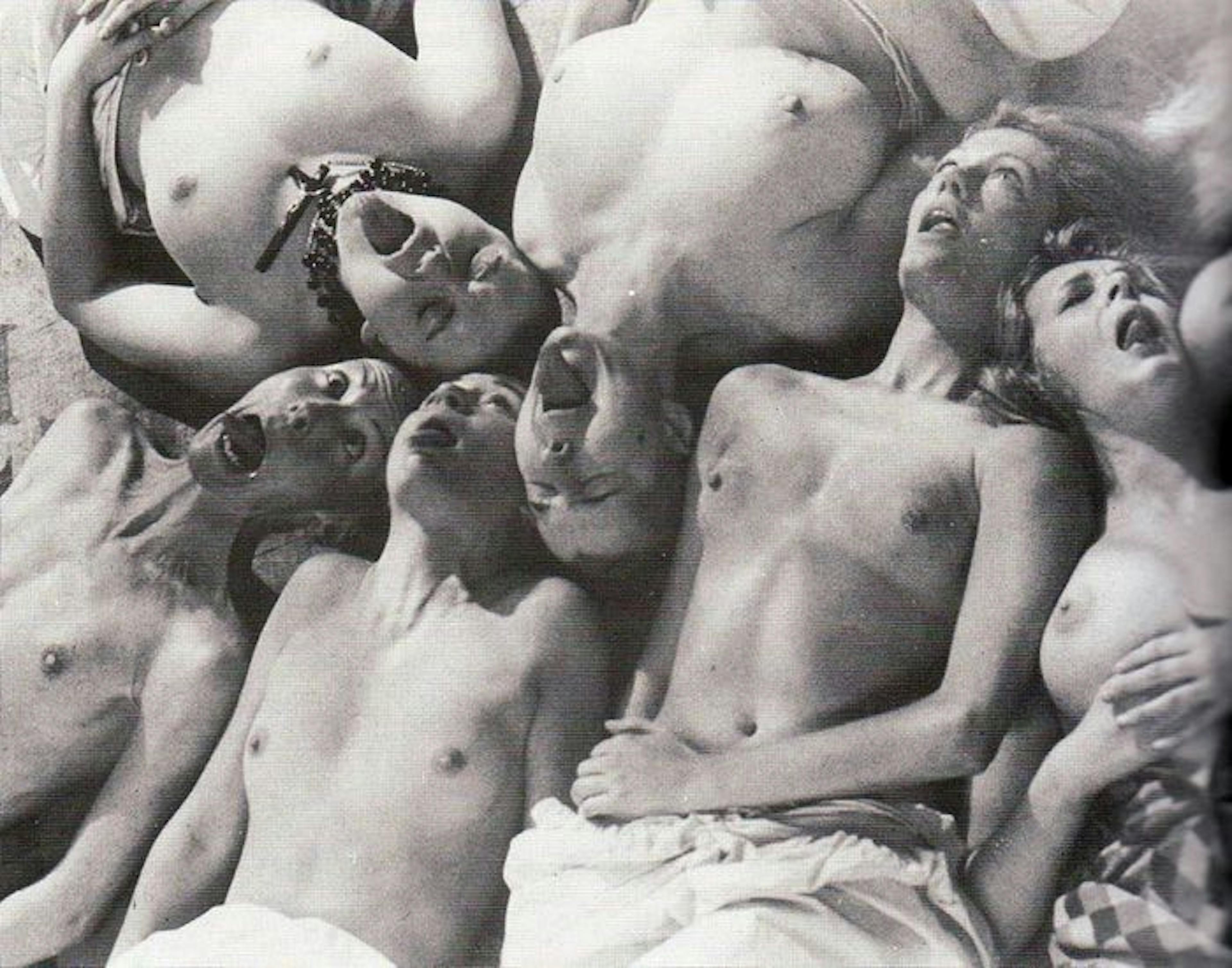 /the-javascript-phenomenon-is-a-mass-psychosis-57adebb09359 feature image