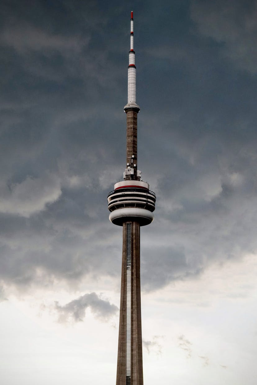 /amazon-hq2-the-dark-horse-theory-17222243c199 feature image