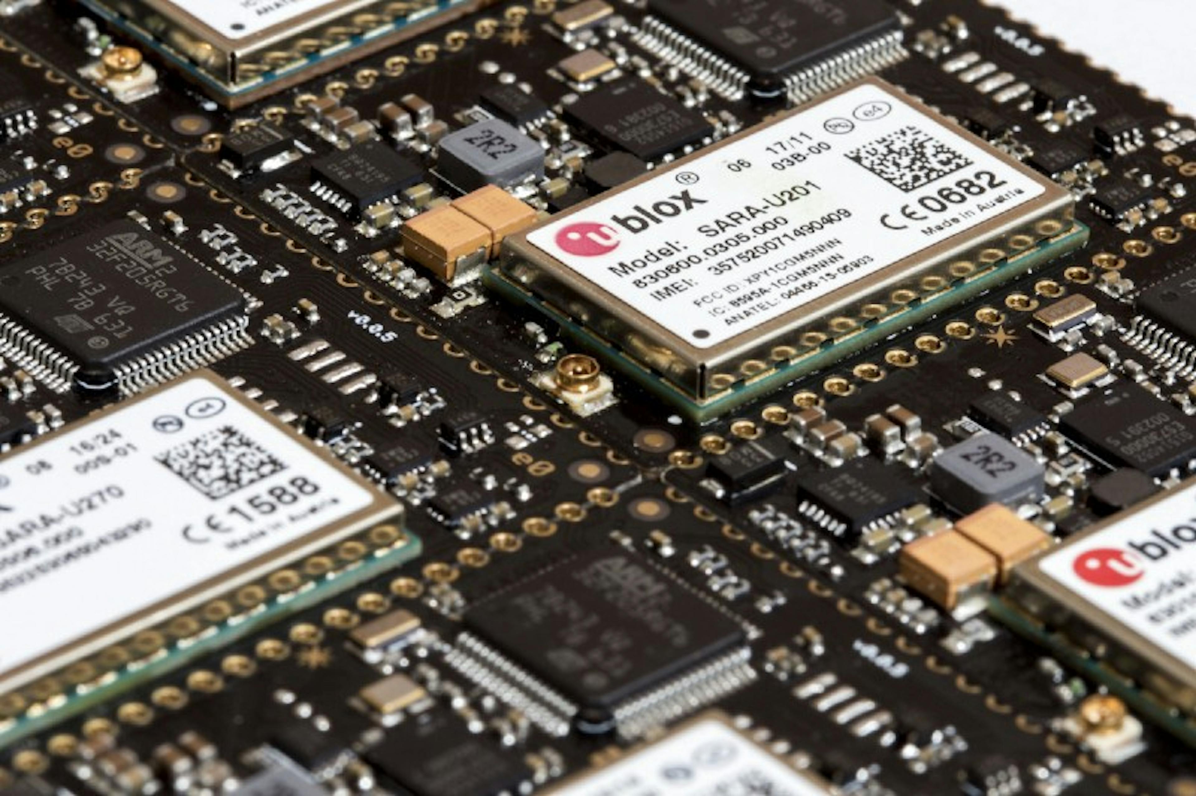 /the-ultimate-guide-to-starting-your-first-iot-project-8b0644fbbe6d feature image