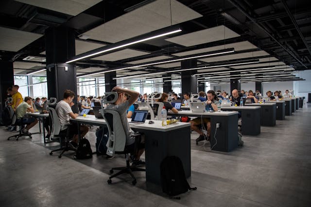 /how-to-boost-employee-engagement-with-ai-a-guide-to-hr-managers-3b6a797e8da5 feature image