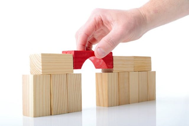 /break-down-silos-how-to-enhance-user-centricity-on-scrum-teams-898e18d418f4 feature image