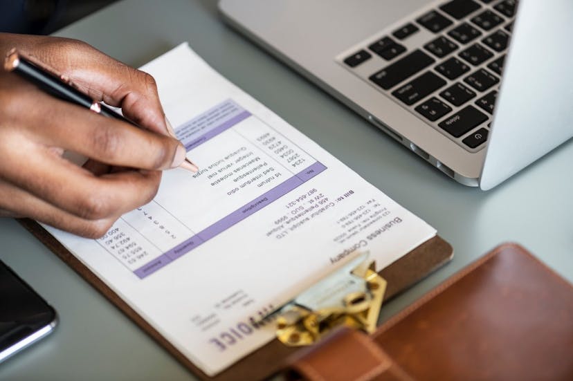 /build-an-investor-commitment-checklist-763ada175412 feature image