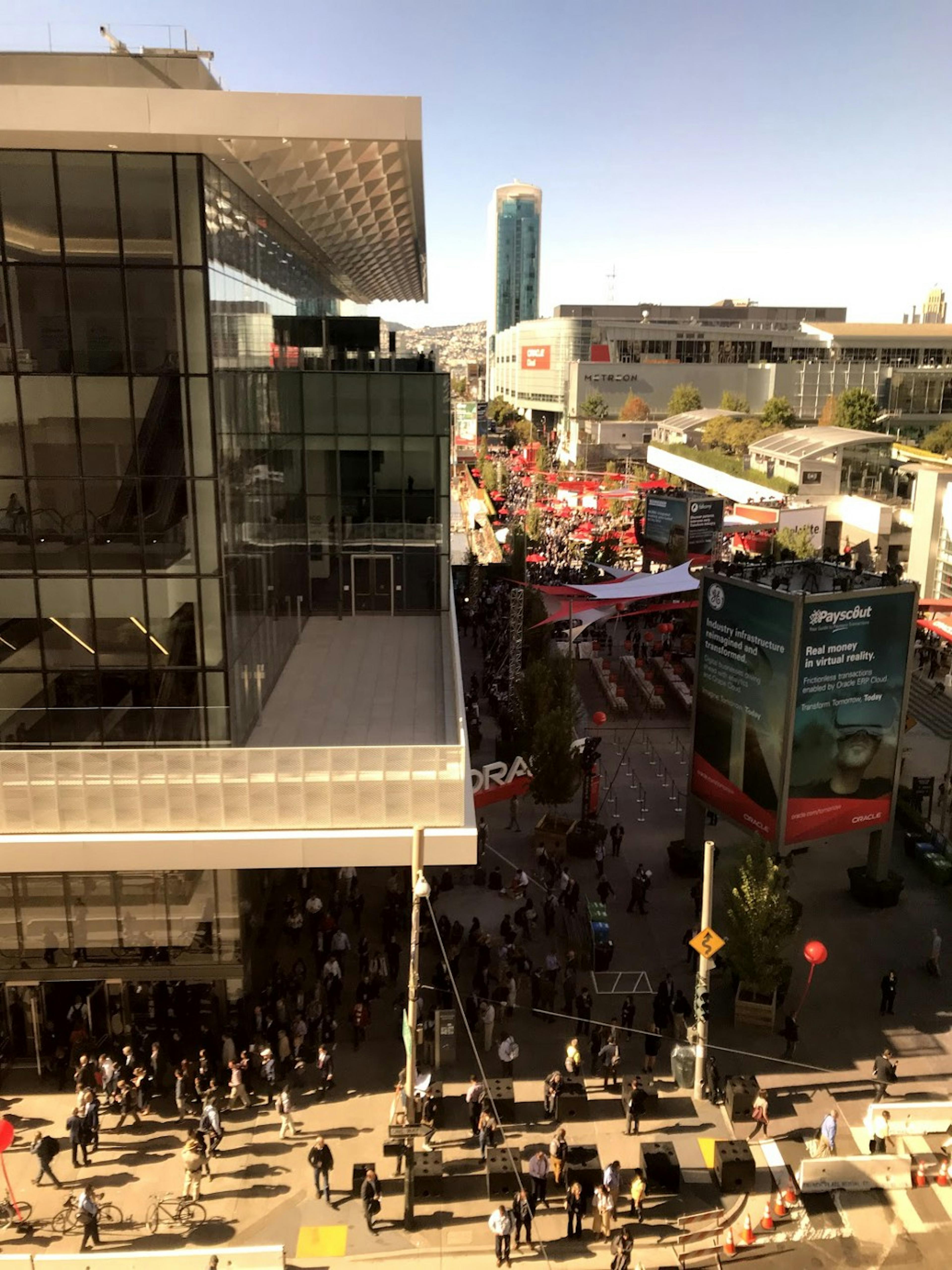 /oracle-ceo-we-are-excited-about-the-blockchain-and-ai-in-the-enterprise-71936b0fe3f6 feature image