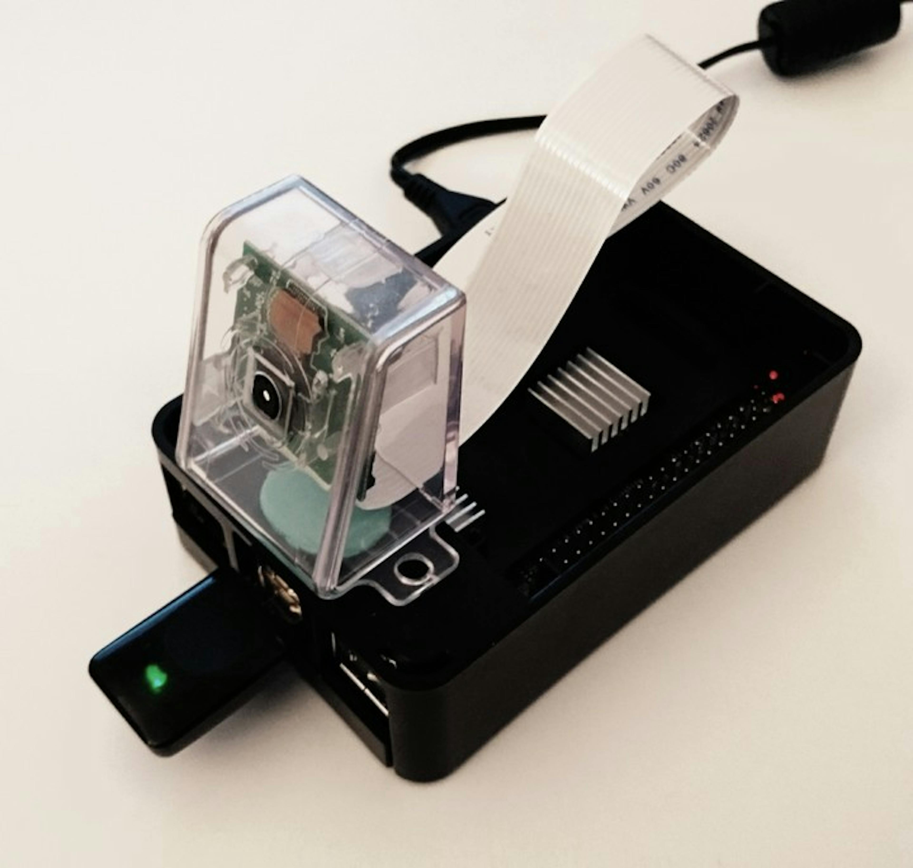 /raspberrypi-home-surveillance-with-only-150-lines-of-python-code-2701bd0373c9 feature image