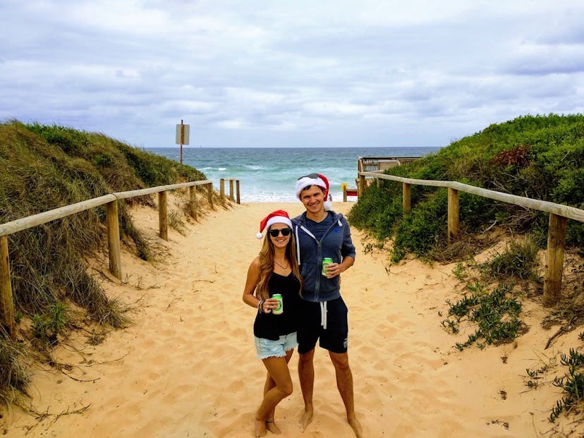 /a-couple-of-nomad-makers-finding-friends-and-side-project-profits-e9a22b05a265 feature image
