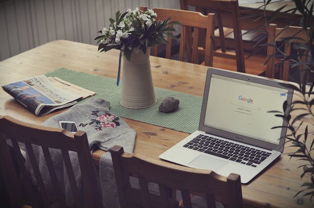 /working-at-google-vs-your-own-startup-6ae1c68f92c0 feature image