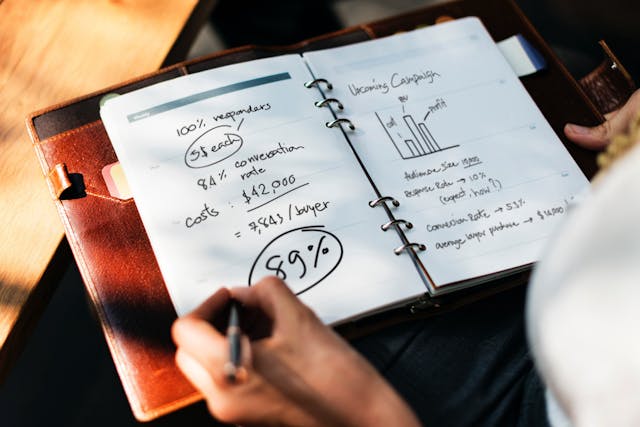 /4-crowdfunding-trends-to-keep-your-eye-on-for-2018-837358188e45 feature image