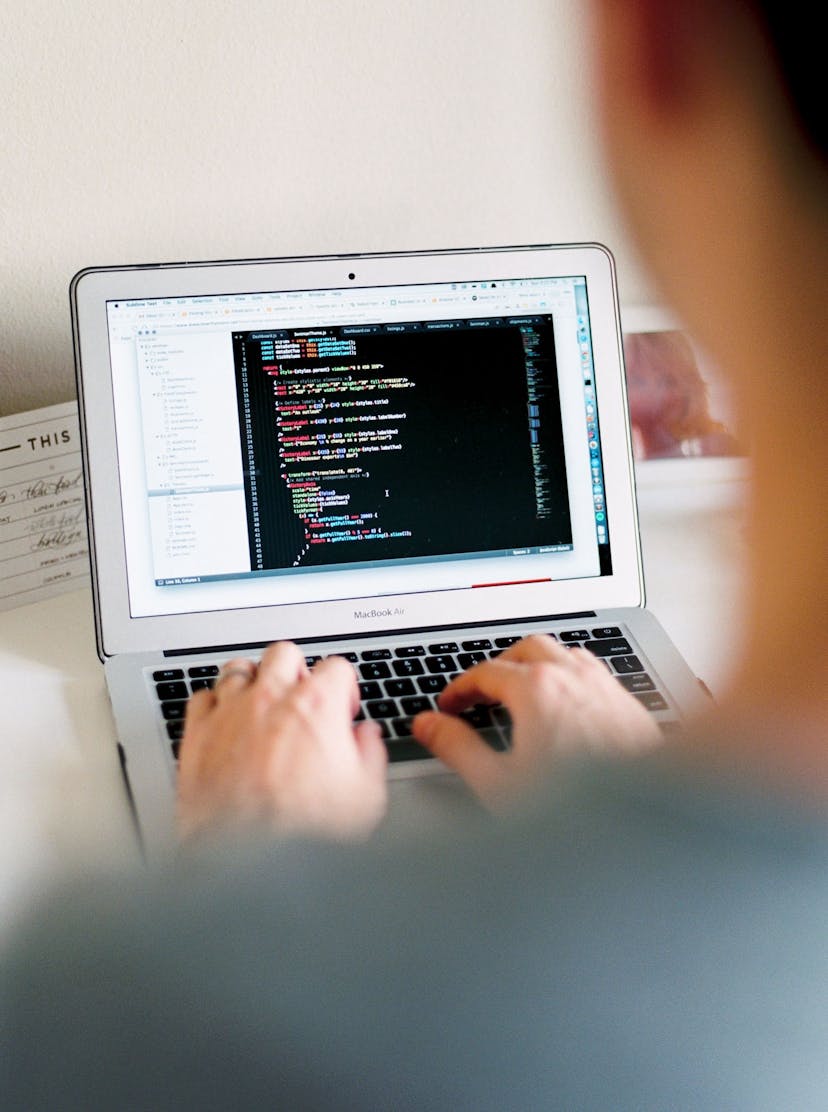 /how-hacking-my-wifes-etsy-business-led-to-my-first-saas-product-354fd79a674d feature image