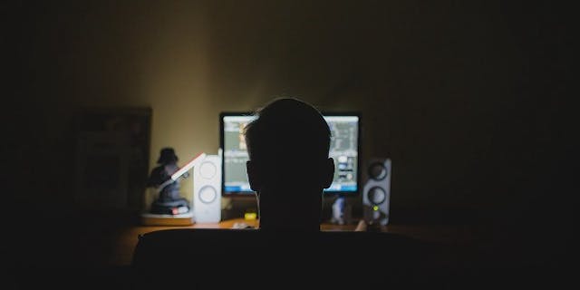 /from-web-developer-to-highscool-hacker-f2e0dd270d9c feature image