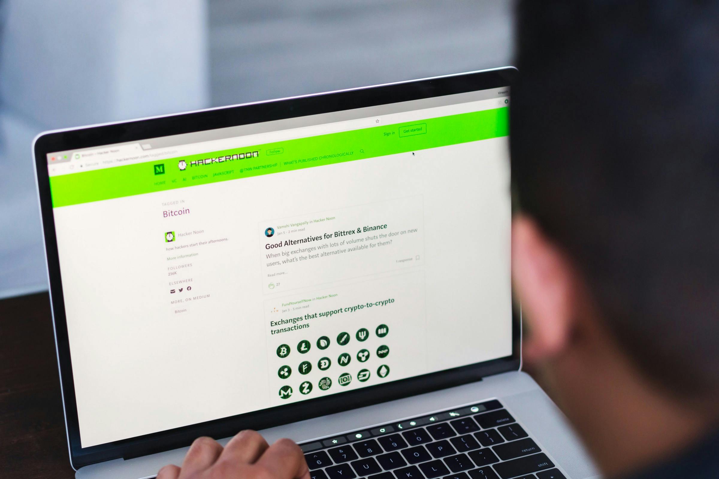 Free Bitcoin Image Collection by Burst & Hacker Noon | HackerNoon