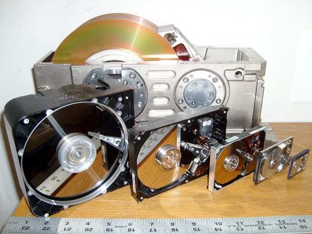 /on-disk-io-part-1-flavours-of-io-8e1ace1de017 feature image