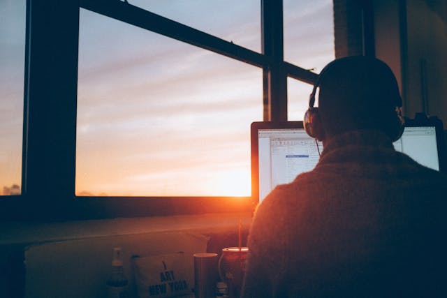 /the-non-developers-guide-to-handle-developers-12ffc633688b feature image