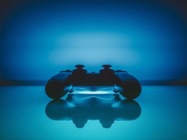 /how-blockchain-is-changing-gaming-industry-e56fb772b340 feature image