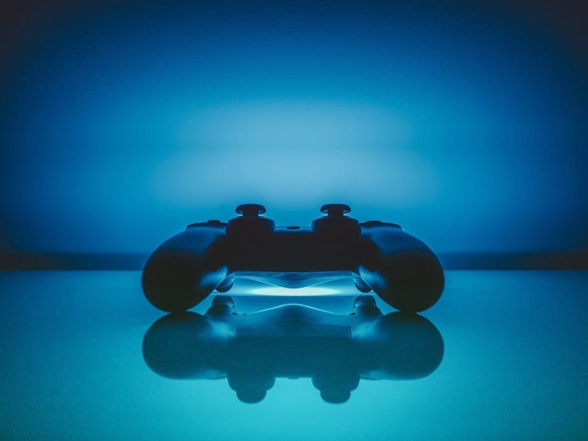 /how-blockchain-is-changing-gaming-industry-e56fb772b340 feature image