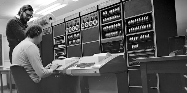 /why-microservices-are-the-new-innovation-enablers-for-enterprises-6a4c637fd901 feature image