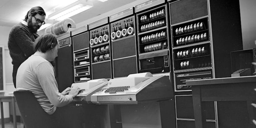 /why-microservices-are-the-new-innovation-enablers-for-enterprises-6a4c637fd901 feature image