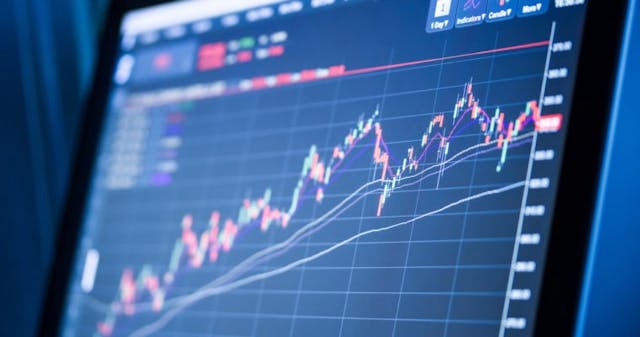 /17-billion-wiped-off-as-market-crashes-and-bitcoin-trades-below-7-300-ef9b4b3a458d feature image