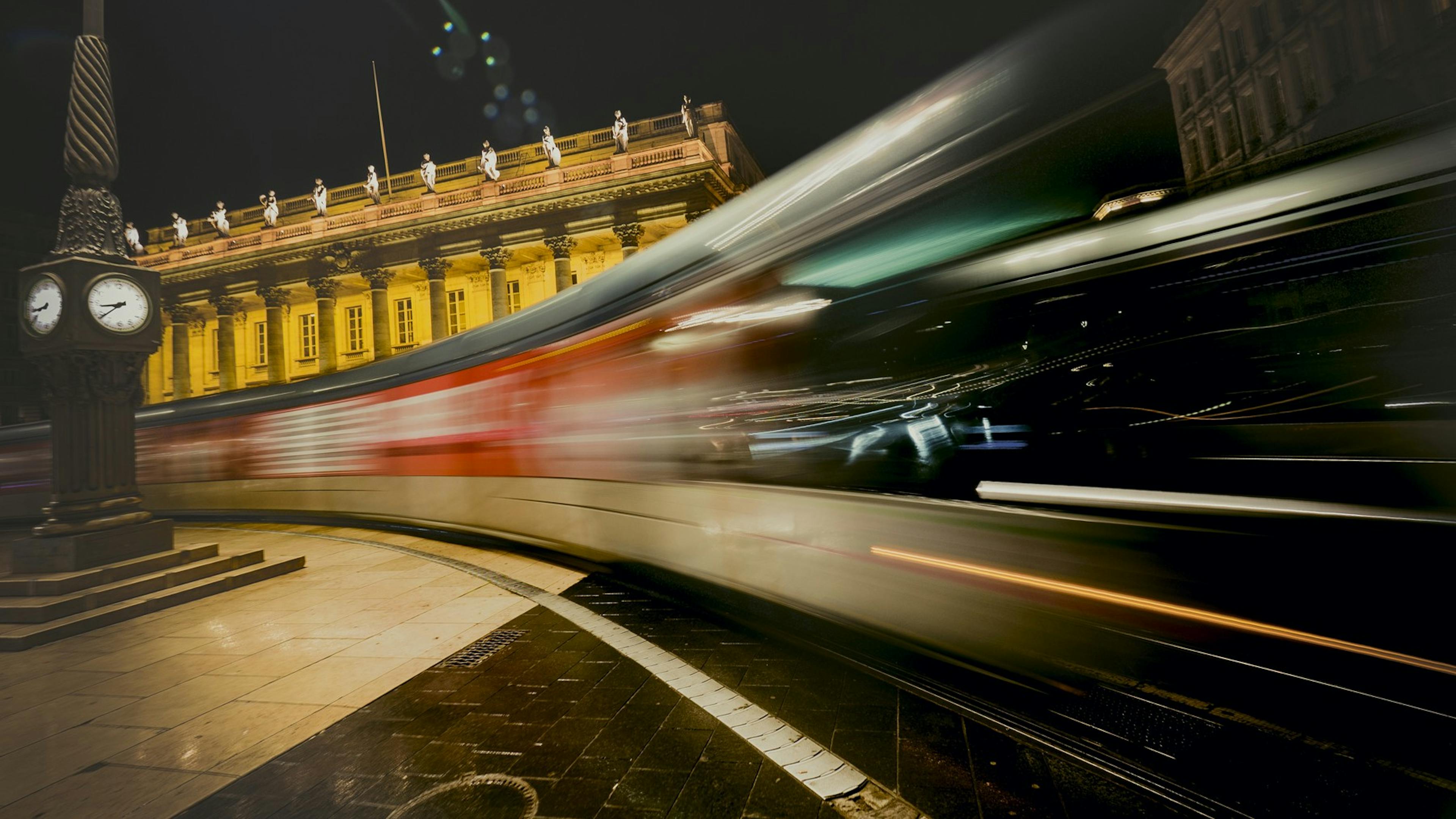 /how-to-use-sql-temporal-tables-for-easy-point-in-time-analysis-38d43e4ee557 feature image