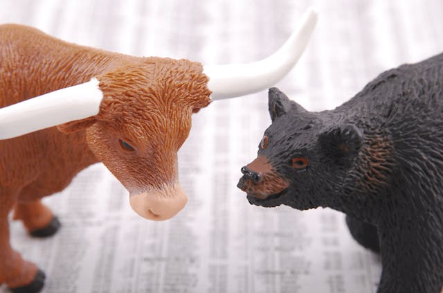 /from-bear-to-bull-a-peek-into-the-price-cycle-of-bitcoin-96ff25045743 feature image