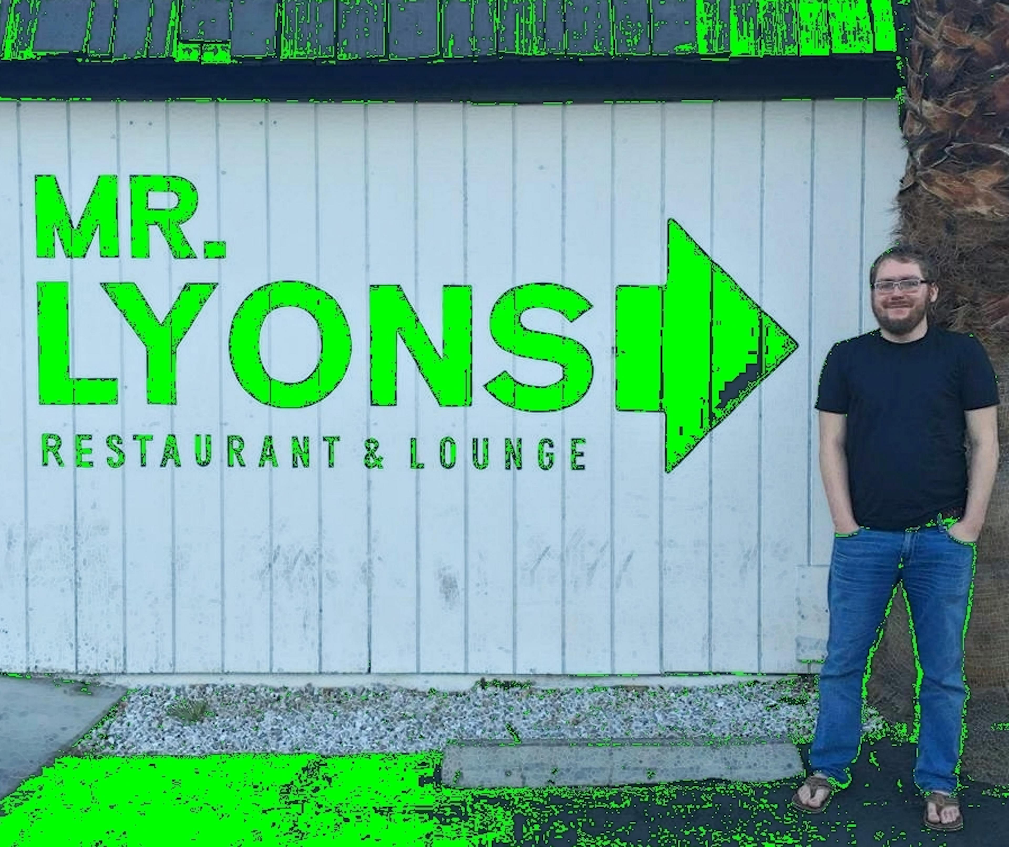 /hacker-noon-hires-v1labs-dane-lyons-as-interim-cto-5e2927d93a0 feature image