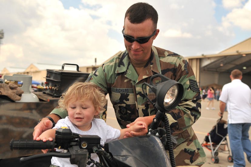 /engineering-culture-mindsets-family-vs-commando-892ffb8779d3 feature image