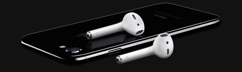 /review-airpods-c89e2a8aa949 feature image
