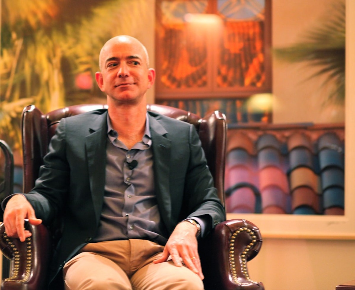 featured image - 4 Business Thoughts from Jeff Bezos for Young Entrepreneurs