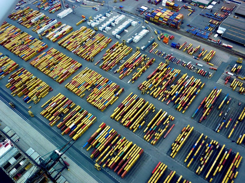 /blockchain-in-supply-and-logistics-2a240e69c522 feature image