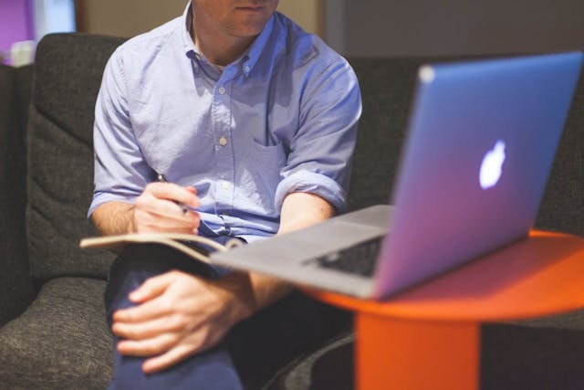 /the-best-way-to-learn-development-skills-while-getting-paid-in-the-process-a31bfb138287 feature image