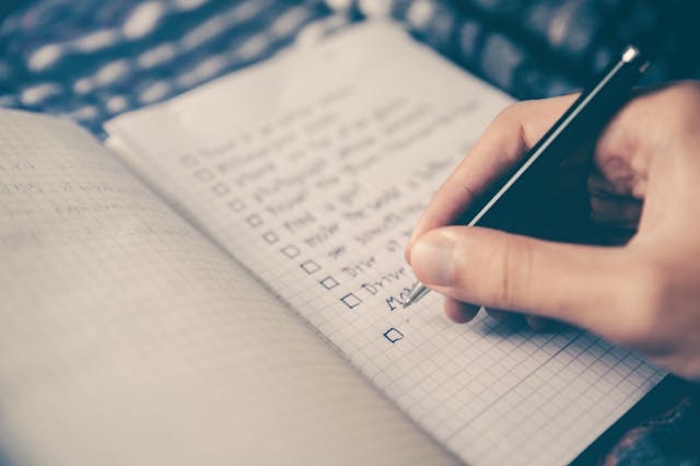 /checklist-for-non-technical-founders-fb630b636e57 feature image