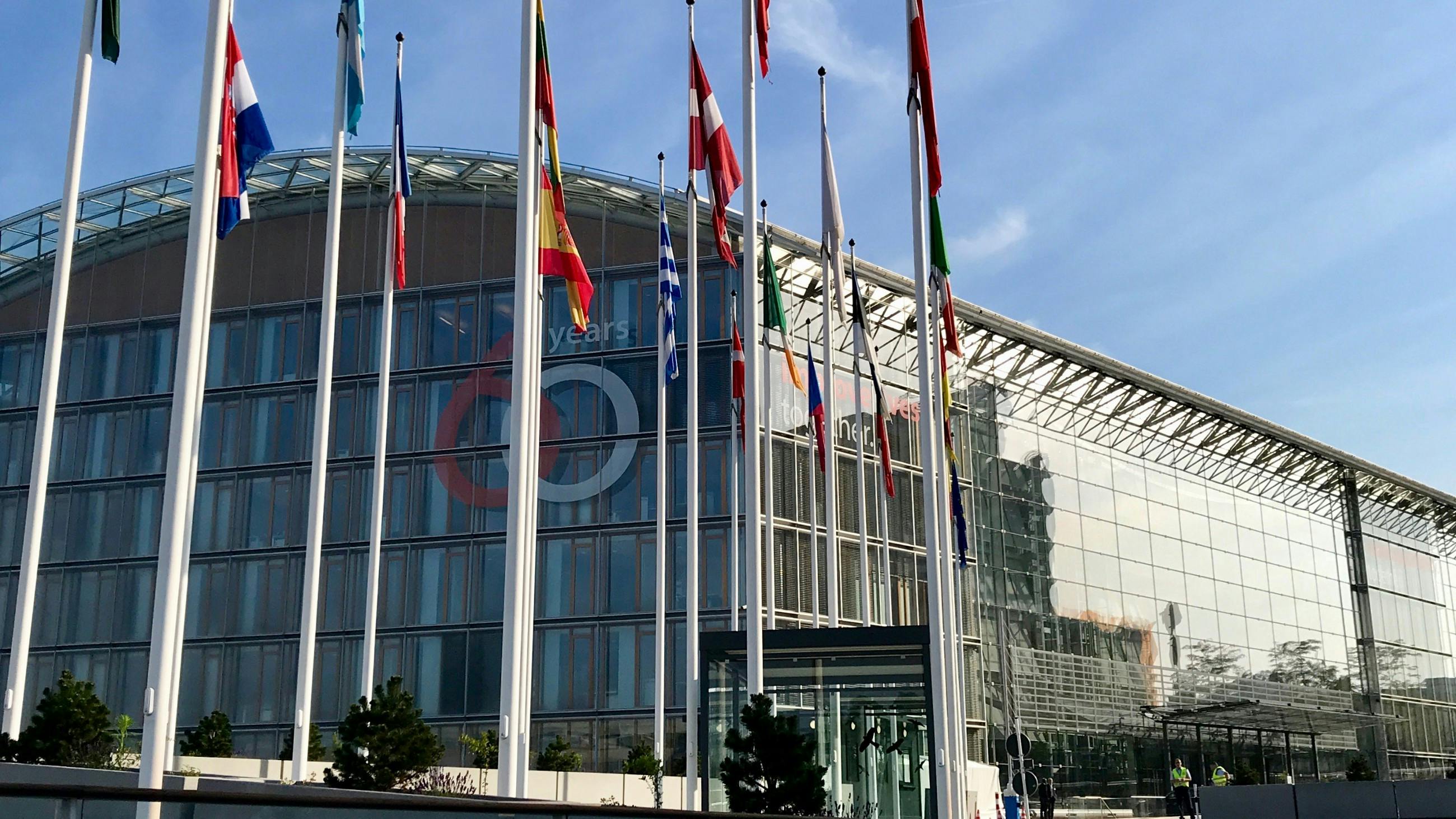 /get-smart-about-blockchain-smart-contracts-cac62c98470c feature image