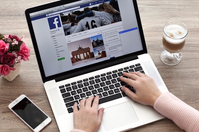 /heres-what-i-learned-making-viral-facebook-games-1c2f68f61c6b feature image