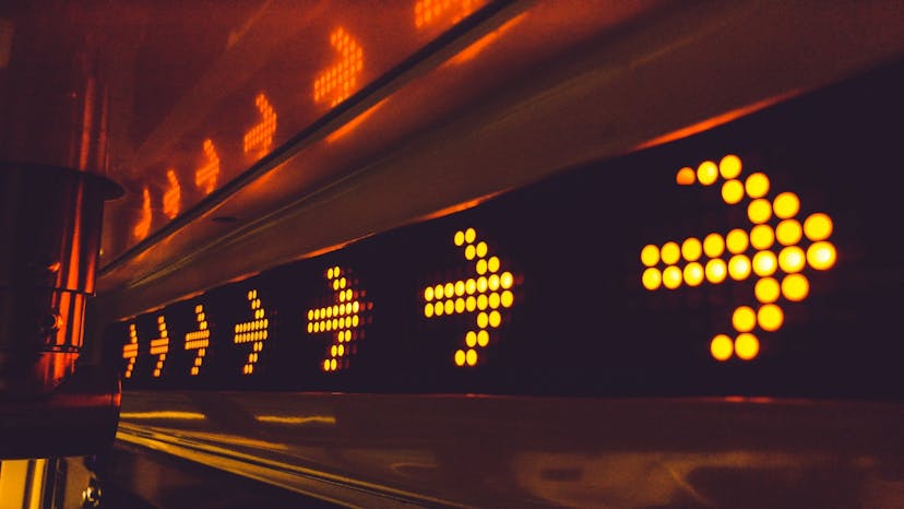 /azure-functions-choosing-between-queues-and-event-hubs-dac4157eee1c feature image