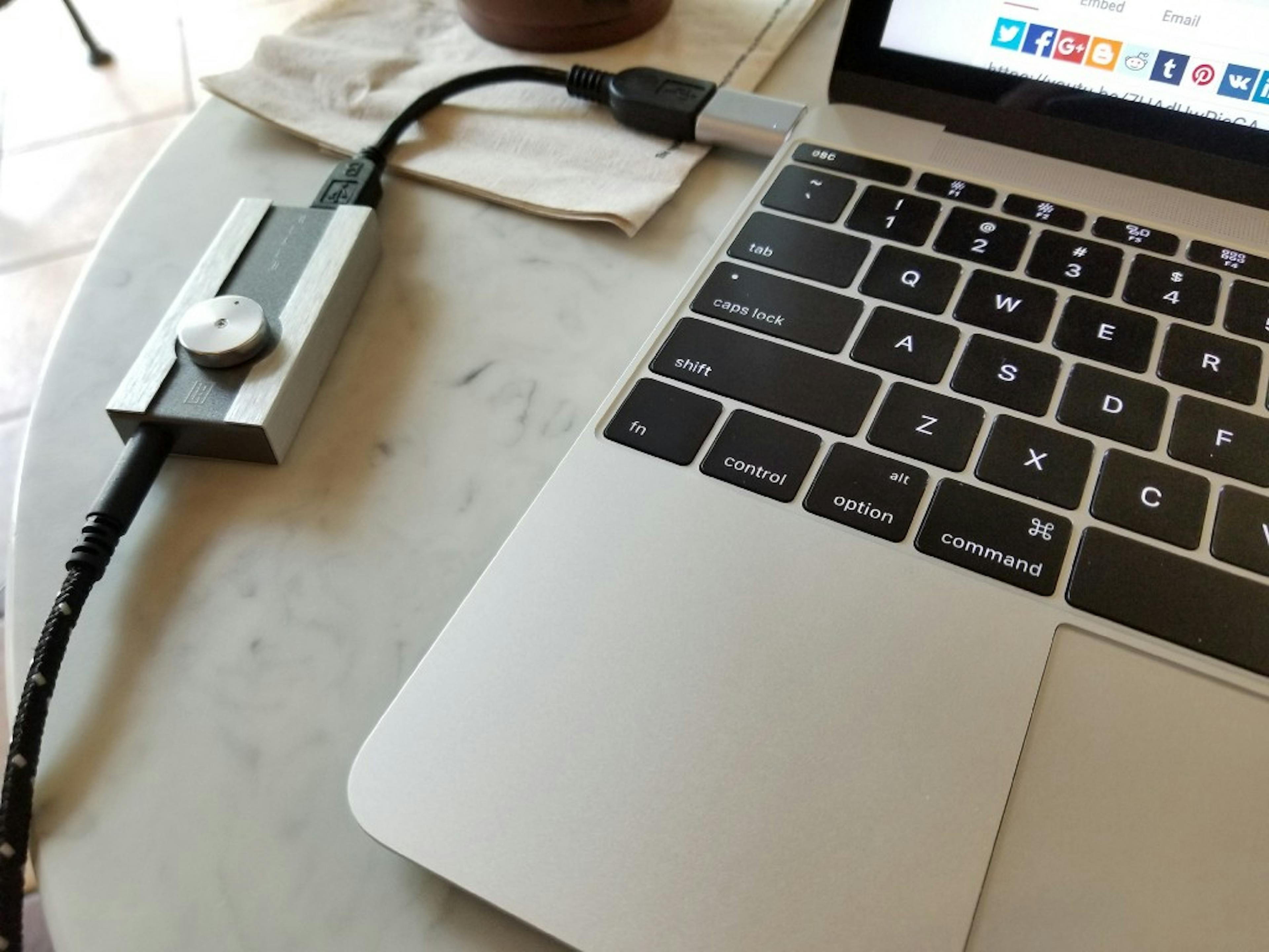 /my-portable-computing-setup-is-strangely-monochrome-c25f42d32ecb feature image