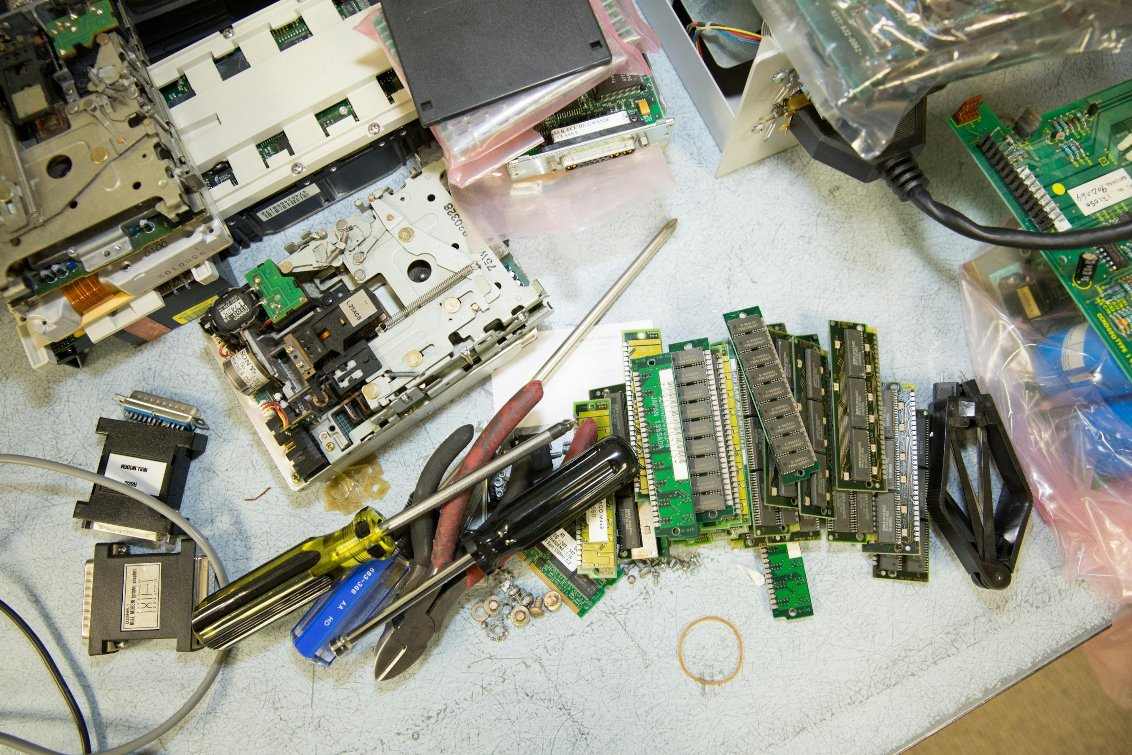 /how-the-center-for-software-history-is-restoring-yesterdays-computer-system-of-tomorrow-a-a7058b1086ca feature image