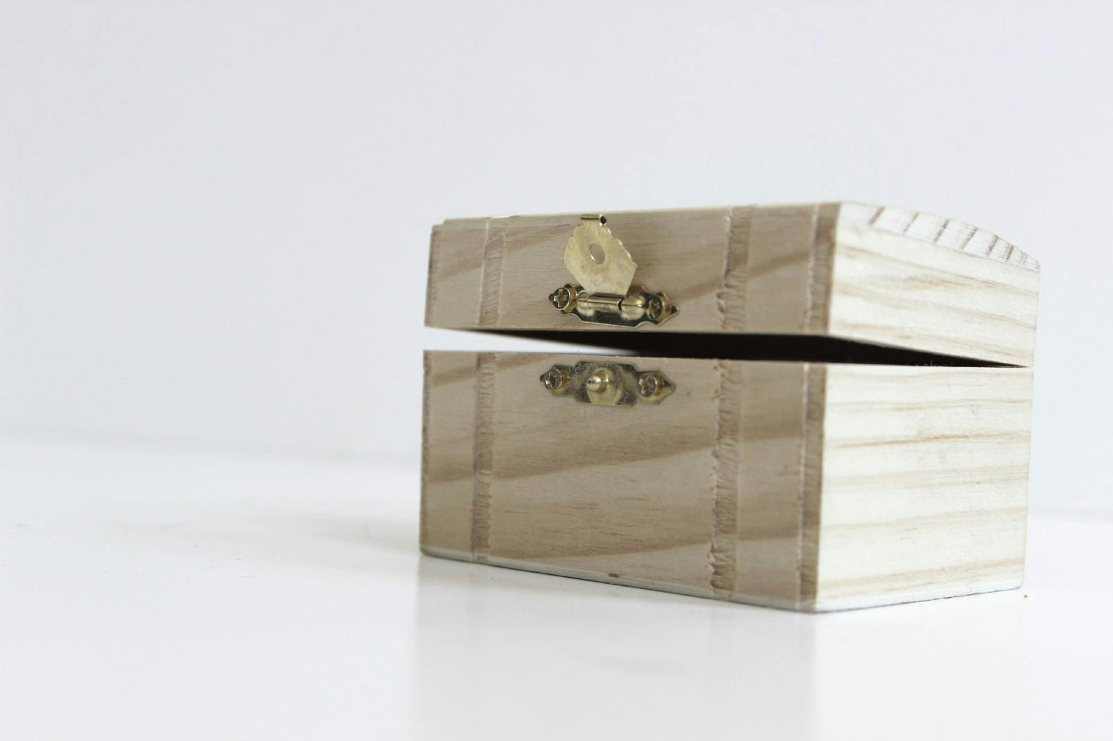 /javascript-state-encapsulation-without-classes-in-2019-97e06c6a9643 feature image