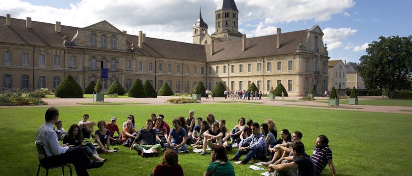 /decentralize-college-blockchain-higher-education-d25104f2cdee feature image