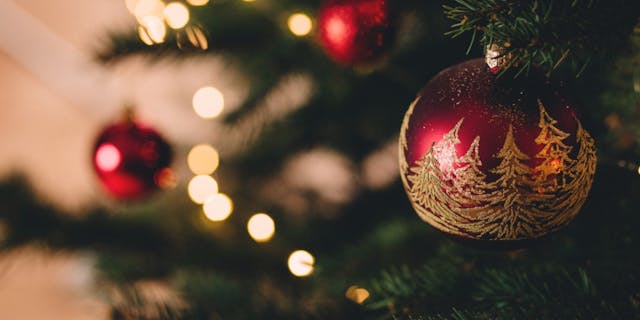 /how-i-freelance-through-the-holiday-season-ad72248b719e feature image