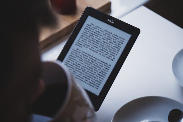 /7-interesting-books-about-hacking-to-read-this-year-c951e6f638b0 feature image