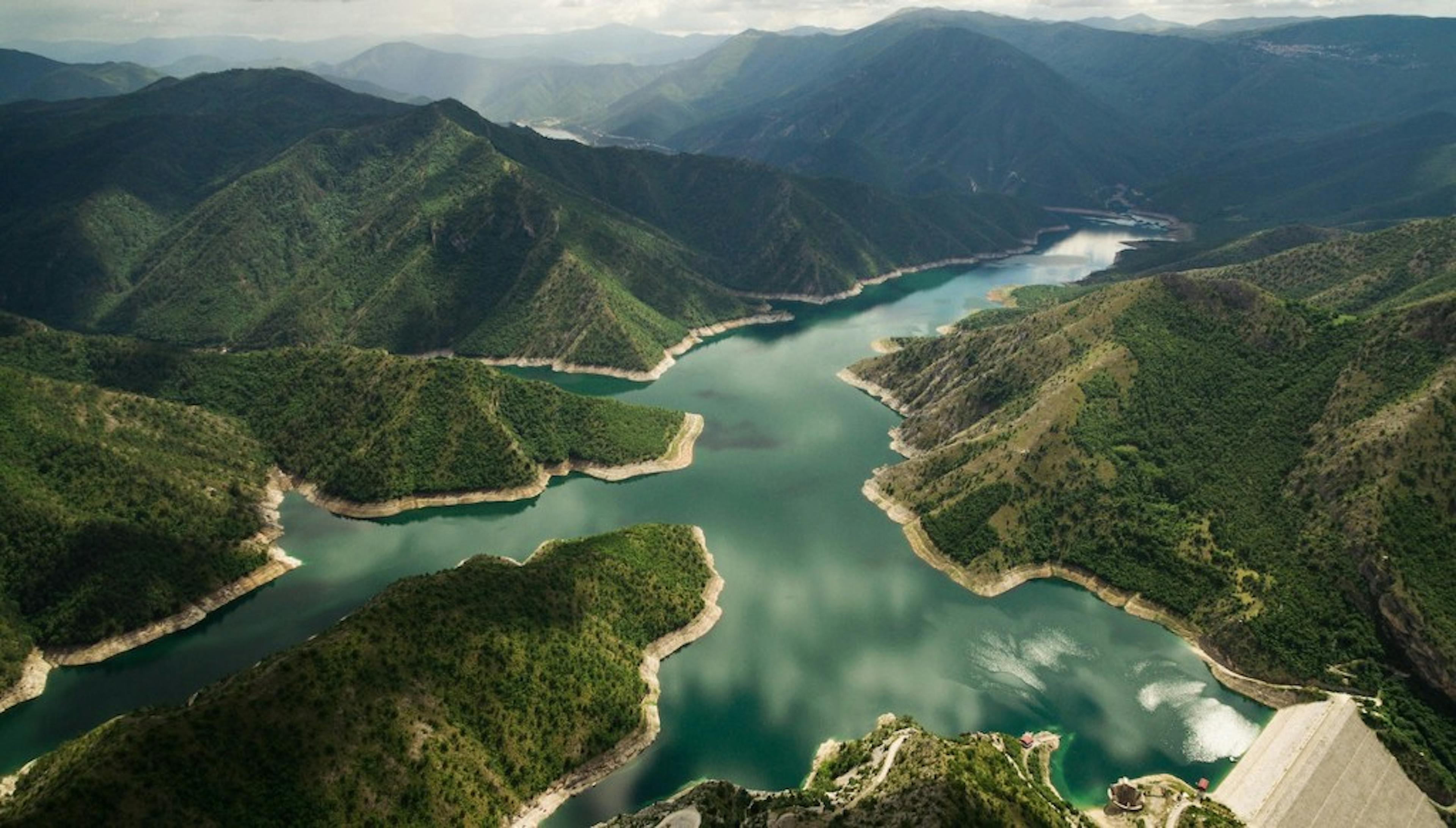 /managing-state-in-a-react-navigation-app-with-redux-6d0b680fb595 feature image