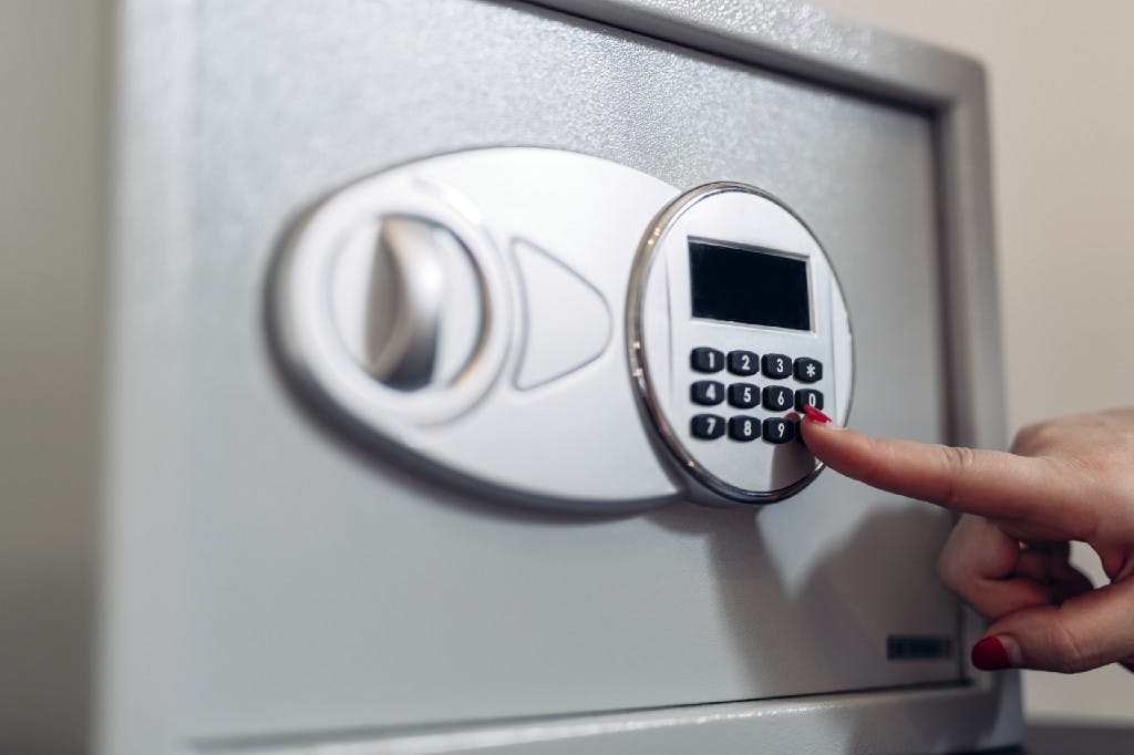 /the-rise-of-zero-trust-architecture-17464e6cbf30 feature image