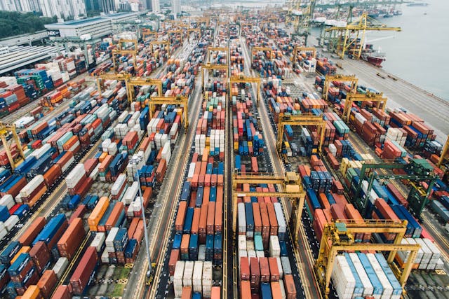 /efficient-development-with-docker-and-docker-compose-e354b4d24831 feature image