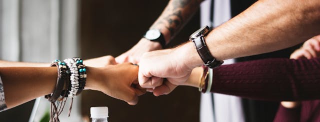 /a-field-guide-to-building-successful-teams-part-1-starting-the-conversation-a8cac81cd02f feature image