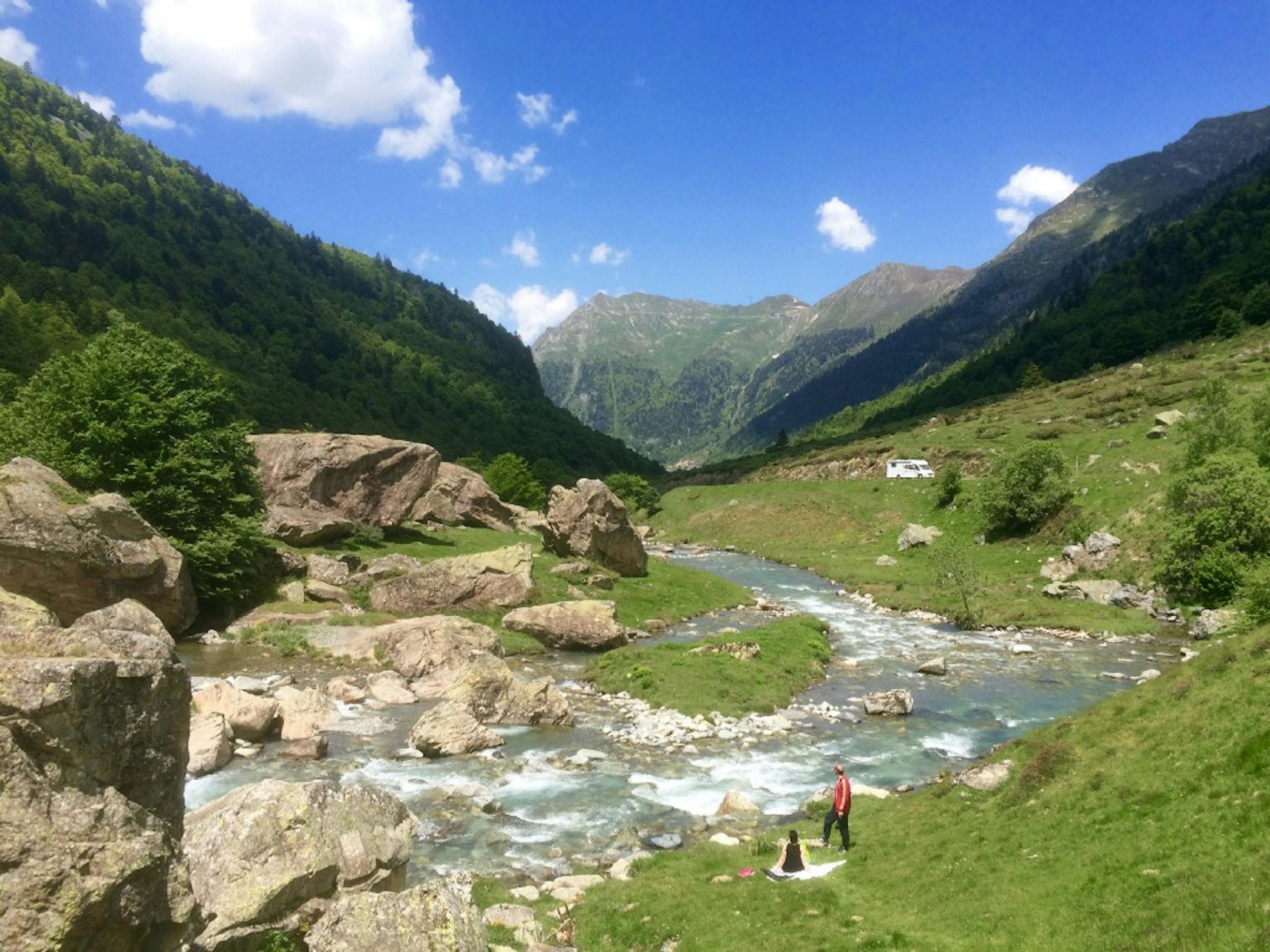 /advice-for-anyone-in-college-contemplating-about-studying-abroad-1cea88bafb71 feature image